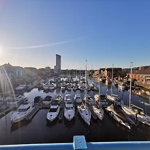 the-quay-luxury-maritime-apartment-harbour-view-by-tifa-stays.cardiffhotelswales.com/